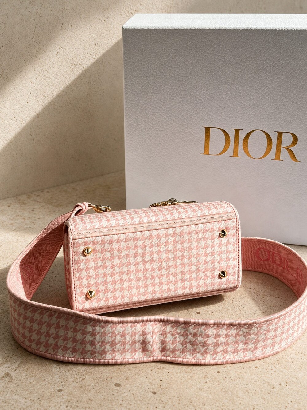 Dior Houndstooth Embroidered Canvas Carryall in Pink and White - Picture 4 of 4